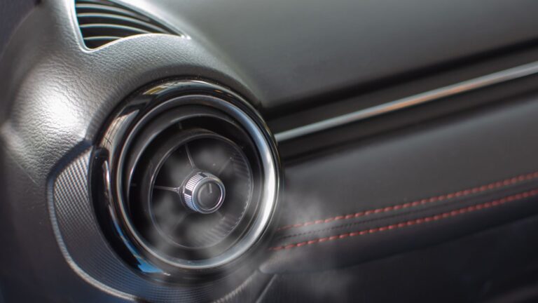 Lire la suite à propos de l’article Comment Nettoyer sa Climatisation Auto pour un Air Plus Sain et une Meilleure Performance ?